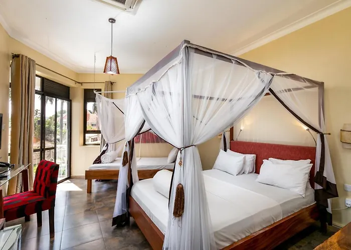 2 Friends Beach Hotel